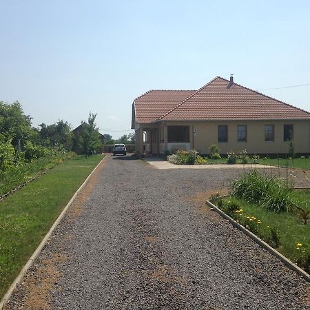 Koelcsey Kuria Vendeghaz Hotel Szatmarcseke Bagian luar foto